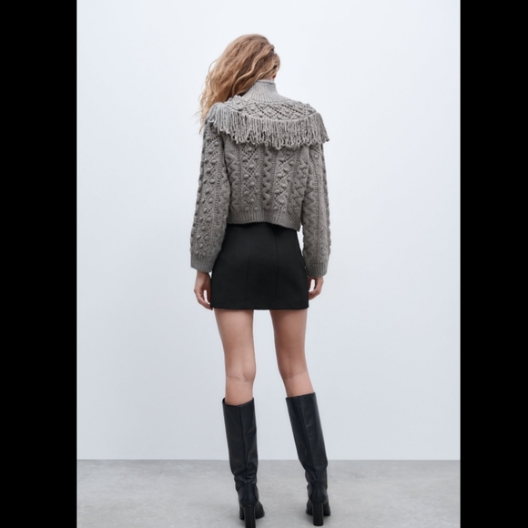 BNWT! Zara Fringed Sweater - Picture 7 of 8